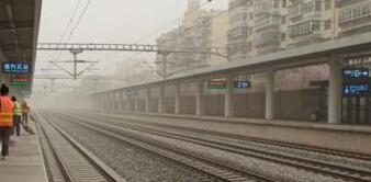 受沙尘天气影响，甘肃省内部分航班、长途客车取消，高速限速、部分区段封闭
